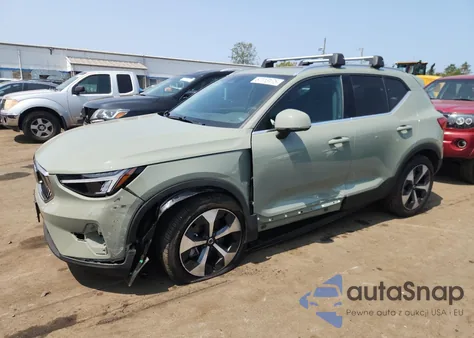2025 Volvo Xc40 Core z USA, uszkodzony, nr VIN YV4L12UJ0S2468016